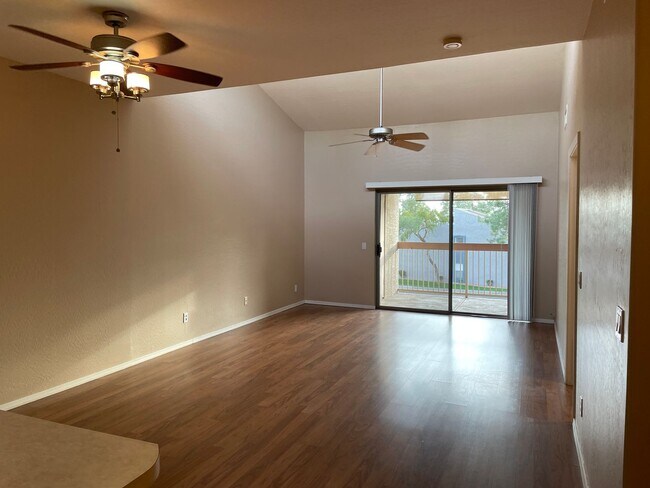 Foto del edificio - $1,550 2-3 Bedroom For Lease With Community Heated Pool & Spa in 85207!