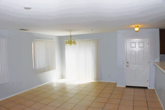 Foto del edificio - Charming 3 bed, 3 bath Townhome for Rent