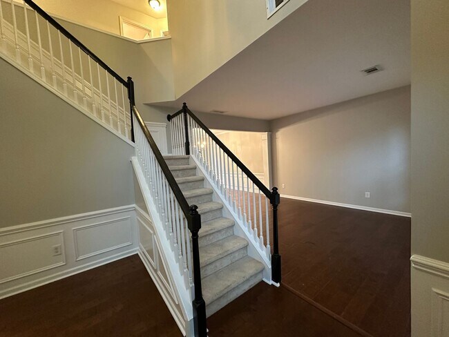 Foto del edificio - Beautiful 4 Bed 2.5 Bath Home In Brentwood!