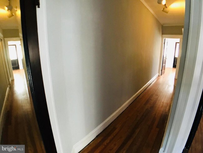 Foto del edificio - 313 E 33rd St