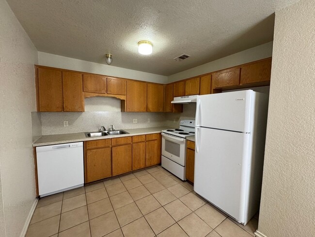 Building Photo - 4207 Deek Dr