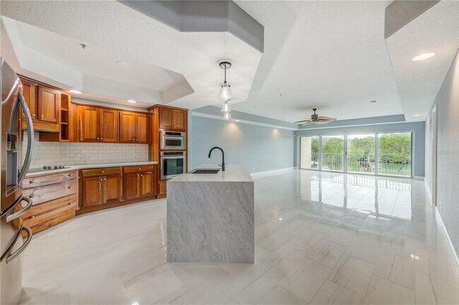 Foto del edificio - 1645 Pinellas Bayway S