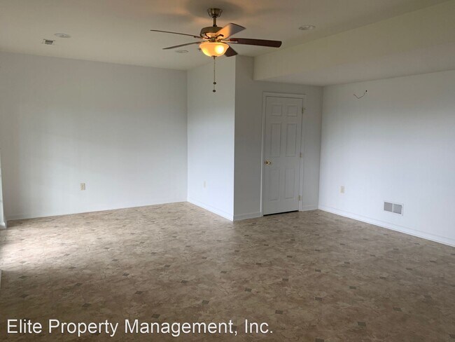 Building Photo - 3 br, 2.5 bath House - 2216 Live Oak Lane