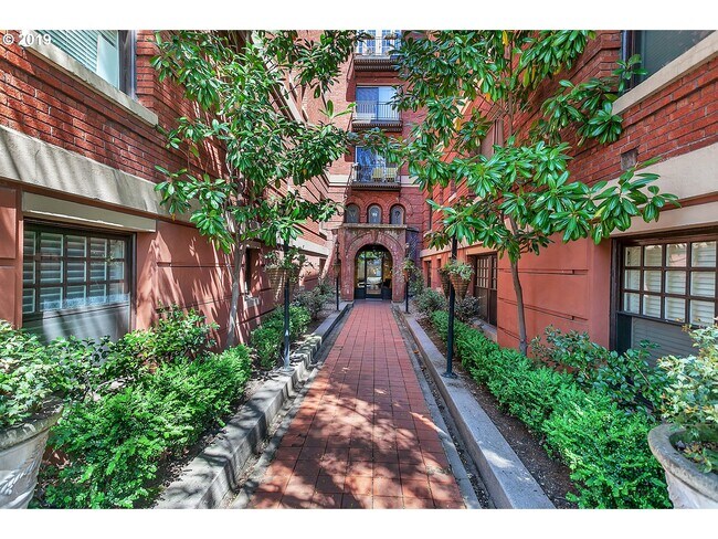 Foto del edificio - 1829 NW LOVEJOY St