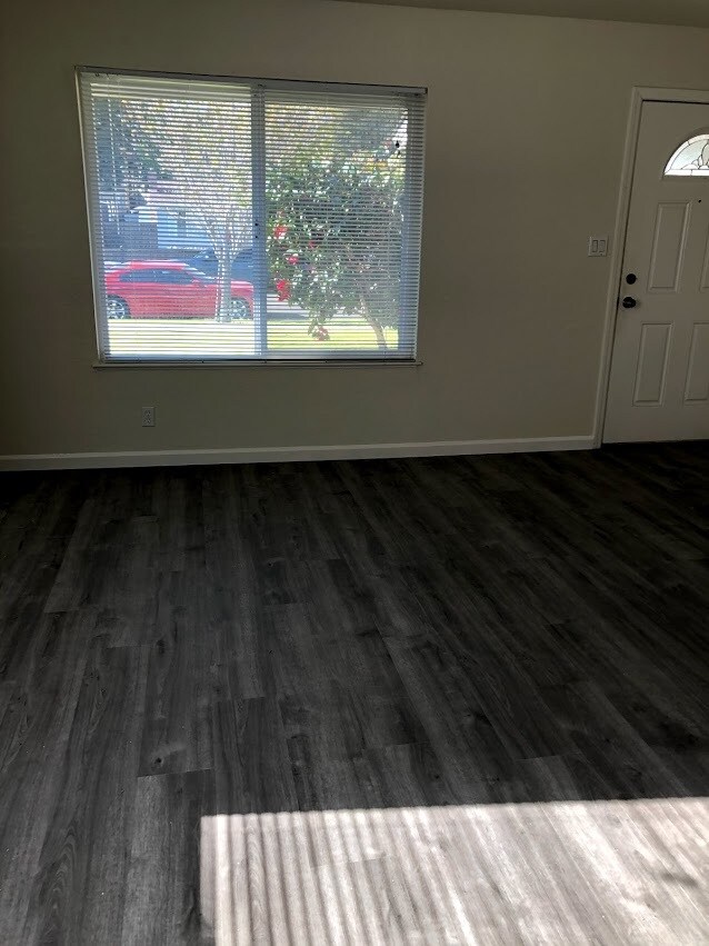 Living room - 40183 Blanchard St