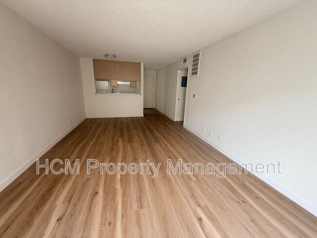 Foto del edificio - 10418 Scoville Ave