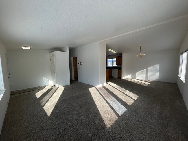 Building Photo - 1404 River Run Ln