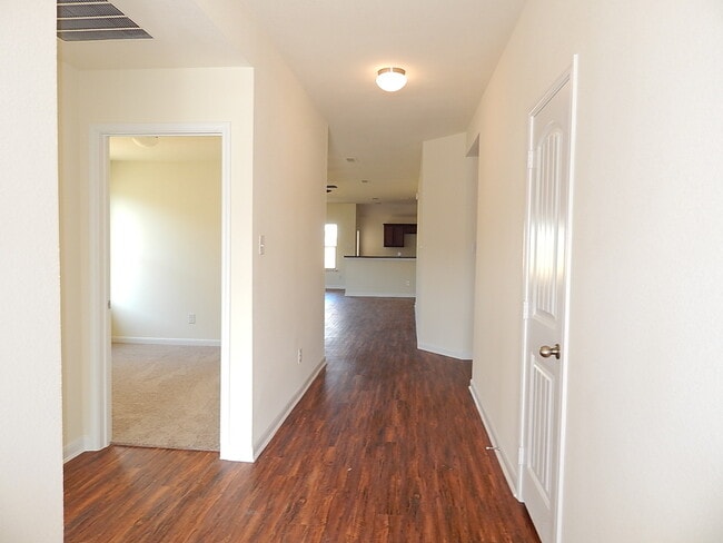 Building Photo - Beautiful 5 Bedroom in Encino Hills-minute...