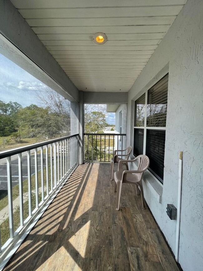 Building Photo - Available Cute 2/2 Condo!