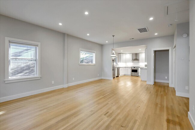 Foto del edificio - 5105 West St