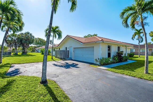 Foto del edificio - 3165 NW 116th Ave