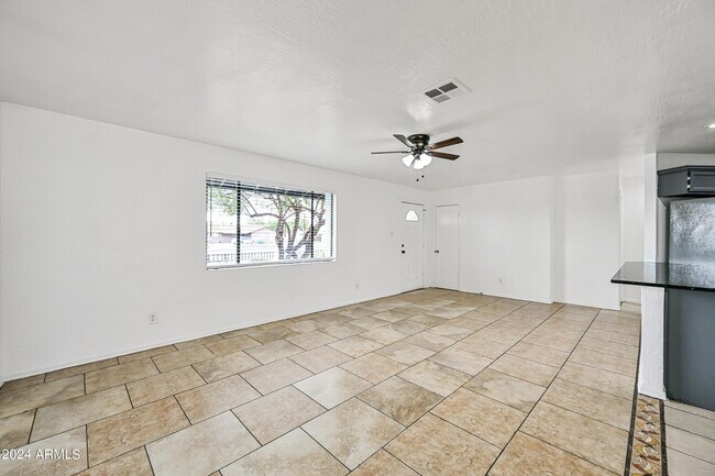 Foto del edificio - 3027 N 43rd Ave