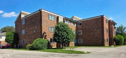 Building Photo - 3223 W Lake Ave