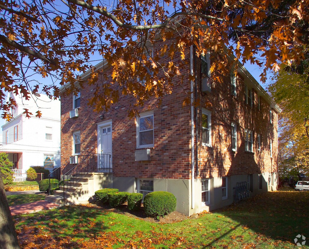 Foto del edificio - 32 Newton Ave