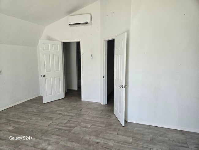 Foto del edificio - 10109 River Rd