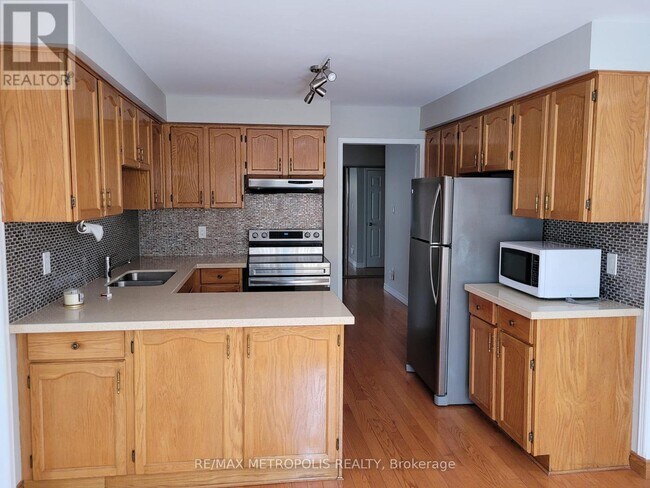 Building Photo - 83 Windrush Trail