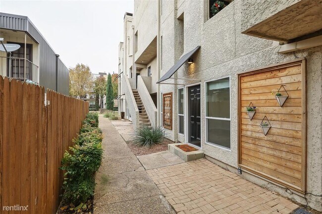 Building Photo - 1 br, 1 bath Condo - 4130 Newton Ave Apt C