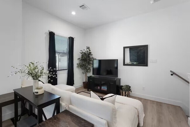 Foto del edificio - 4615 INDIE HEIGHTS Ln