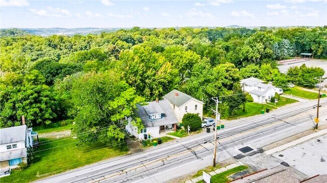 Building Photo - 909 Perry Hwy