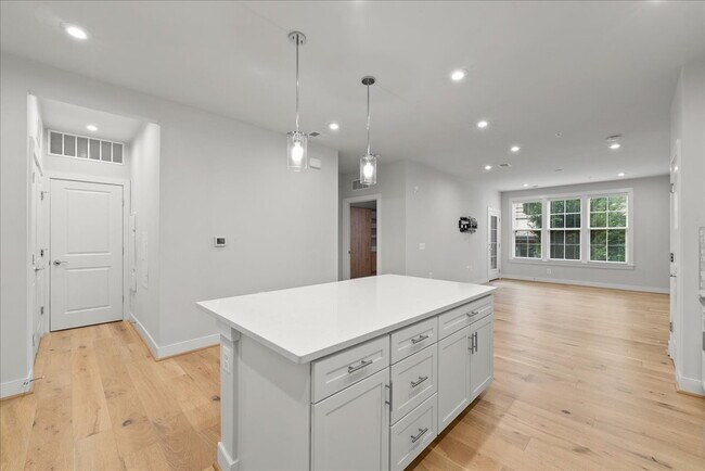 Foto del edificio - 2320 Field Point Rd