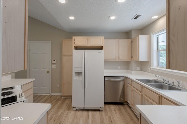 Building Photo - 50 Fiddler Dr