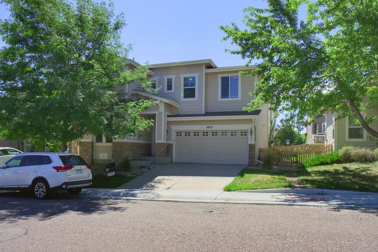 Foto principal - Spacious 4-Bedroom Home in Prime Littleton...