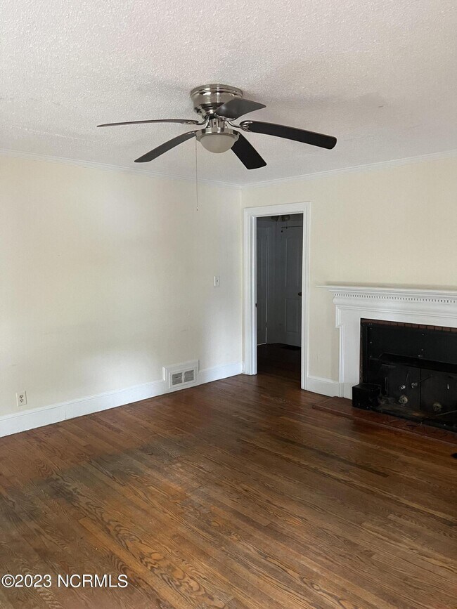 Foto del edificio - 106 N Warren St