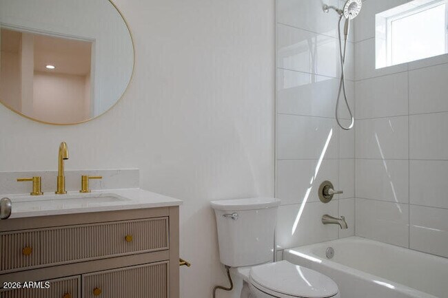 Building Photo - 2006 W Madison St