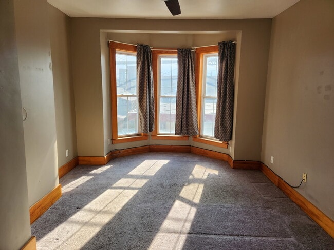 Building Photo - Large 1 Bedroom Downtown Nashua
