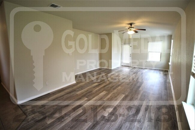 Foto del edificio - 6409 Cool Creek Dr