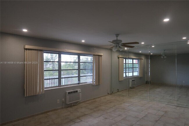 Building Photo - 3922 NE 166th St