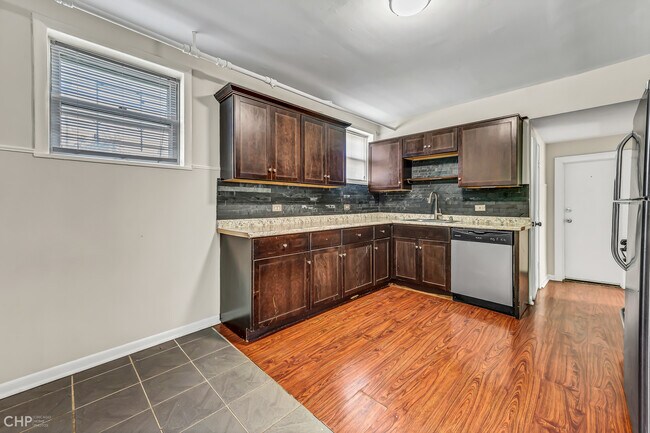 Foto del edificio - 2457 N Rockwell St