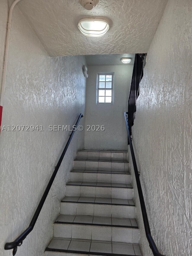 Building Photo - 3090 BIRD 303