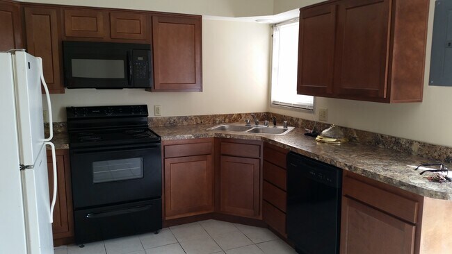 Spacious Kitchen - 1612 Alexandria Dr