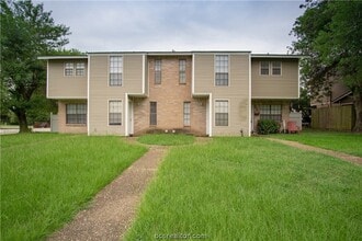 Building Photo - 1801 Woodsman Dr