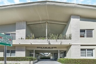 Building Photo - 6930 Rue Versailles Dr