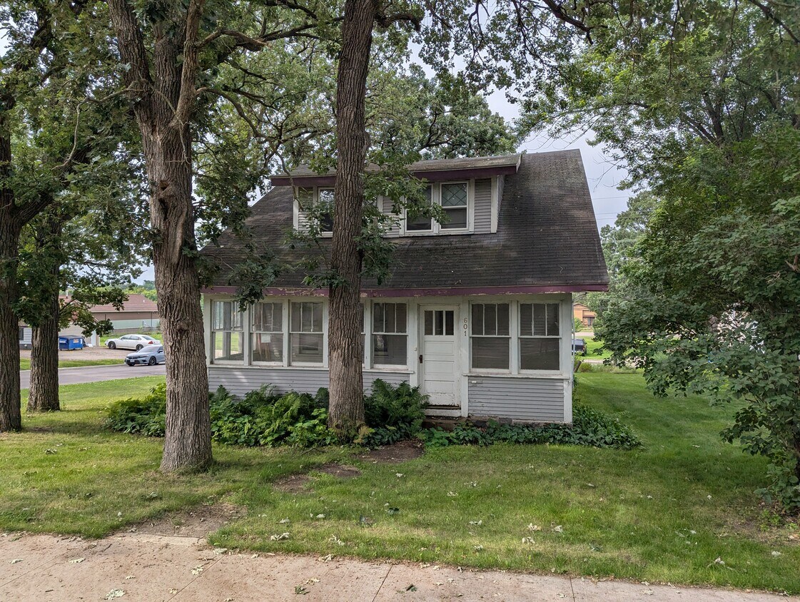 Foto principal - 601 2nd Ave S