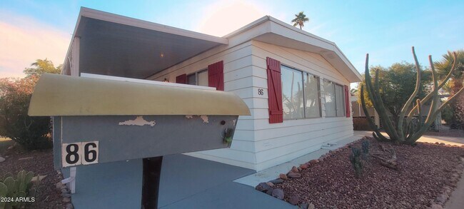Building Photo - 120 N Val Vista Dr