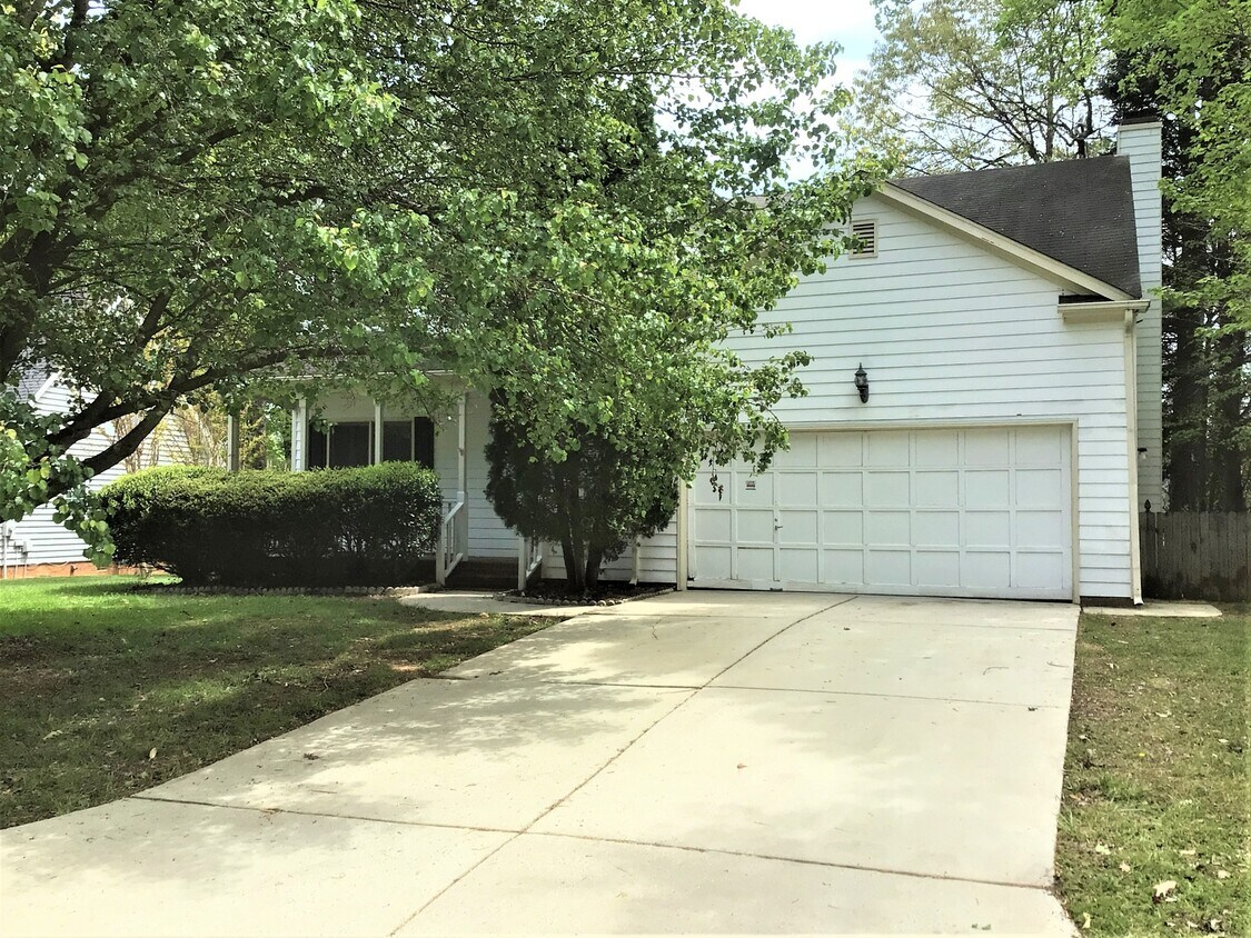 Primary Photo - 1305 Groveland Trl