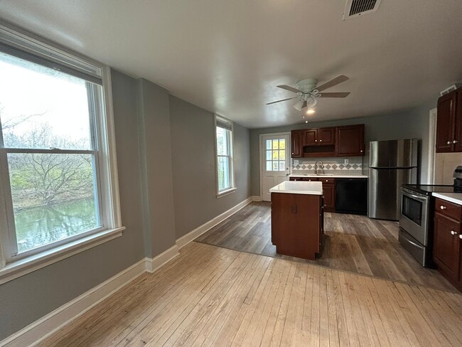 spacious eat in kitchen - 2071 Tulpehocken Rd