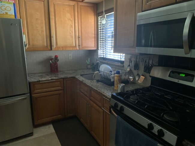 Kitchen - 17121 NW 44th Ave