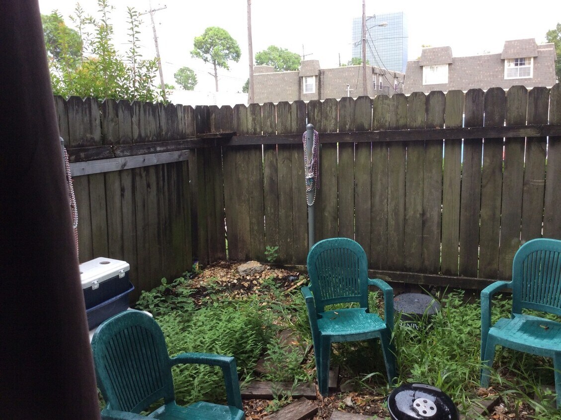 Foto del edificio - Cozy 2 bedroom/1.5 bath in condo building.