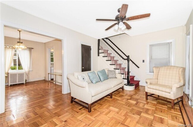 Foto del edificio - 6216 Riverdale Ave