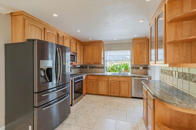 Building Photo - 3 Bedroom 2.5 Bathroom Los Gatos Woods Tow...