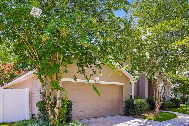 Foto del edificio - 8895 Canopy Oaks Dr