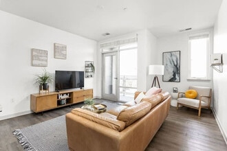 Building Photo - 747 N College Ave