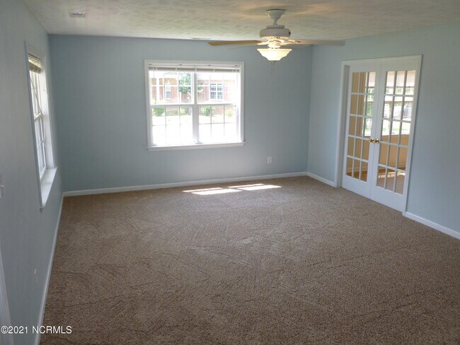 Building Photo - 108 River Bluff Dr