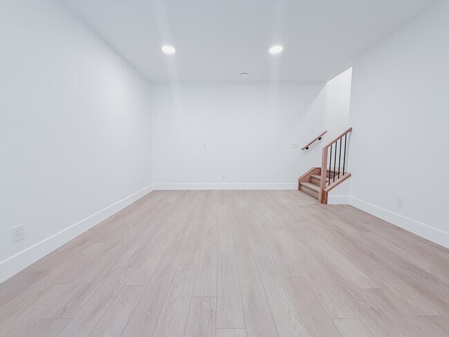 Photo du bâtiment - 4840 Montana Crescent NW