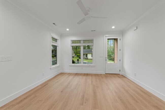 Foto del edificio - Gorgeous New Construction, Modern Finishes...