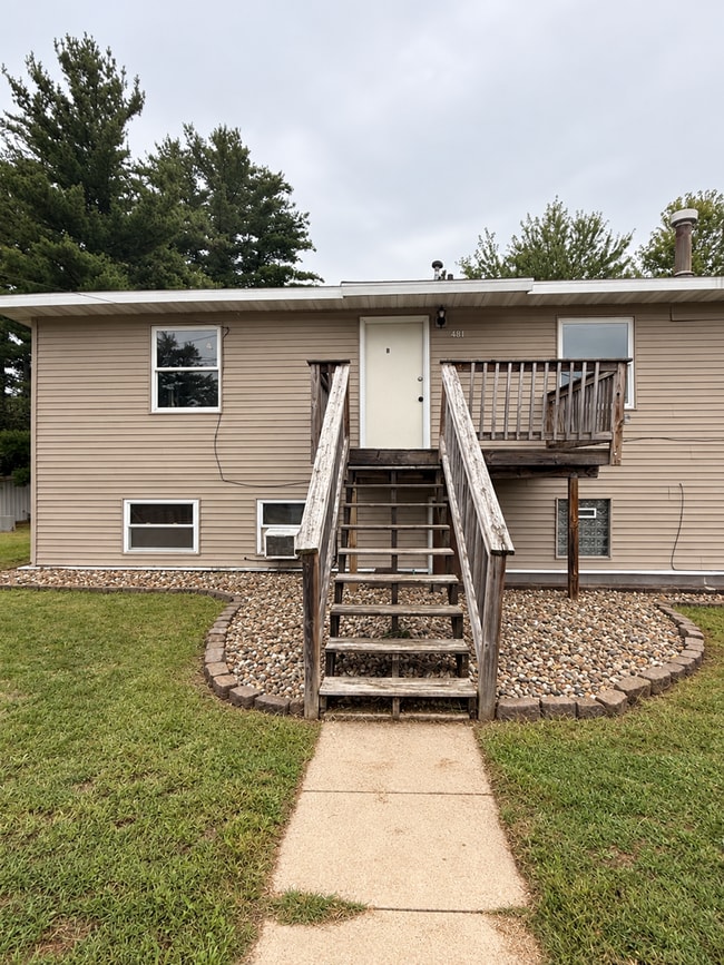 Building Photo - 481 Airport Ave